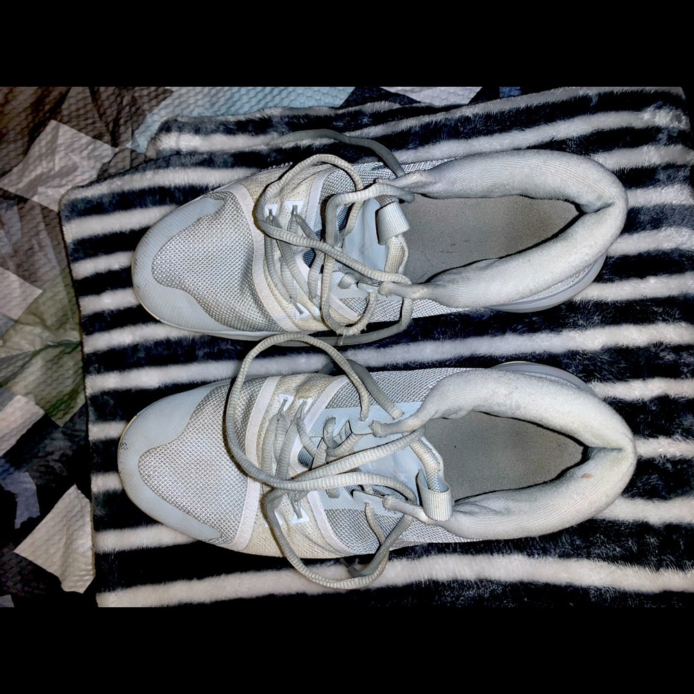 Nike Zoom Bball Sneakers Women’s Size 7